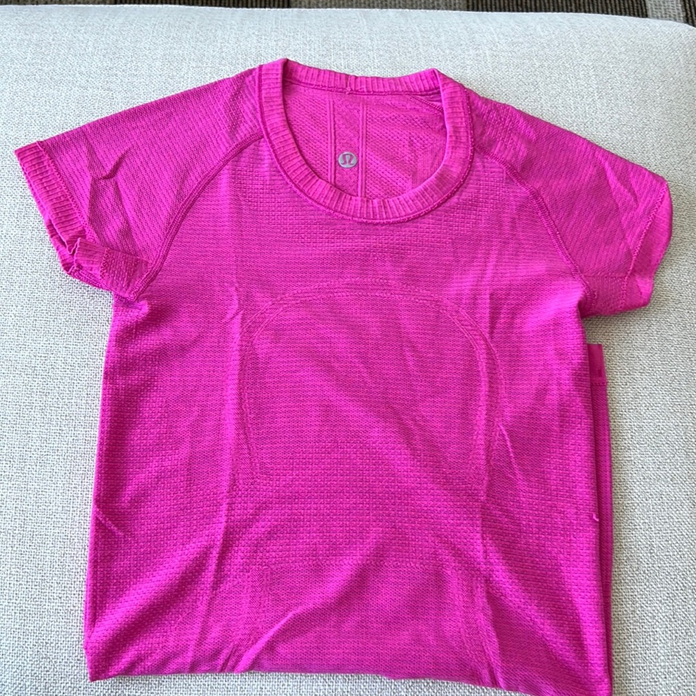 Lulu lemon pink t-shirt